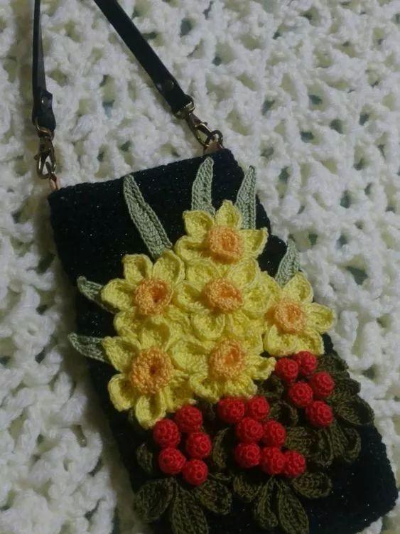 小花片 55款超美的钩花包包,只要会钩不同的花,拼缝在一起,就能做出