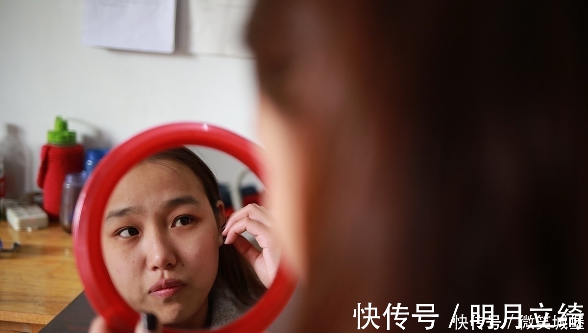 百合|红色信号！女人若有5个异常，或在暗示你：雌激素快要“枯竭”了