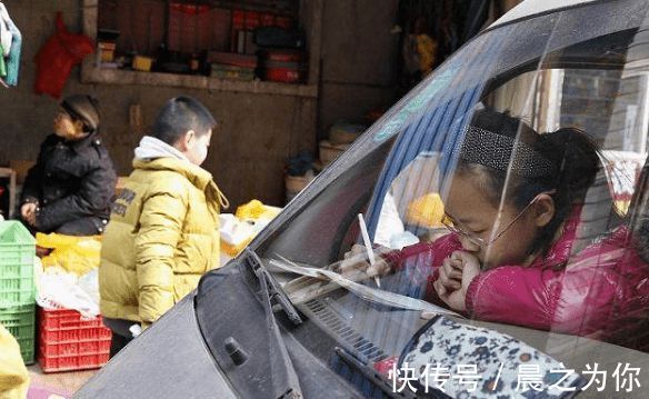 张晓天|我怀孕妯娌来照顾,半夜起床发现厨房亮着灯,推开门我愣那了