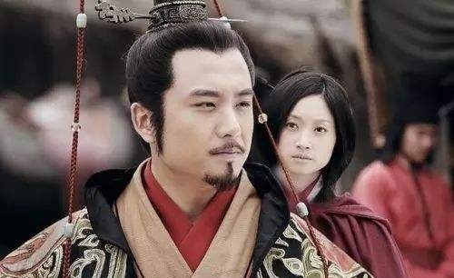 背负|战国有一位君王，虽背负“杀父”的恶名，却屡次伐齐败秦成雄主