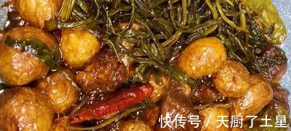 菜市场遇见它别手软,买来不去皮不切口,加料锅里炒一炒,真脆嫩!