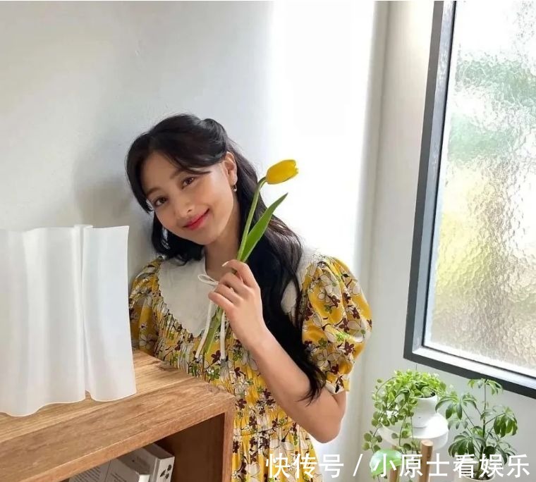 街拍|今秋热门编发造型,给时尚穿搭注入阳光感