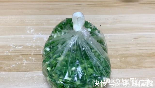 大葱|香葱买多了该如何保存菜农教你这一招,放半年香葱都不坏