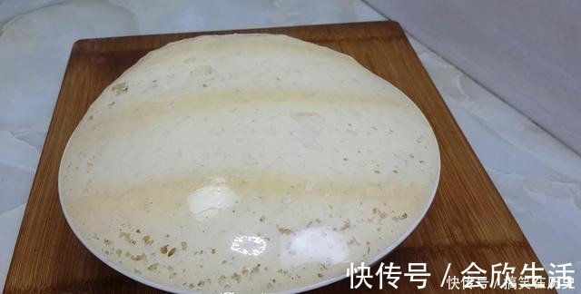 以后面粉就这样做，加3个鸡蛋，不用烤不用蒸，比蛋糕都香甜好吃