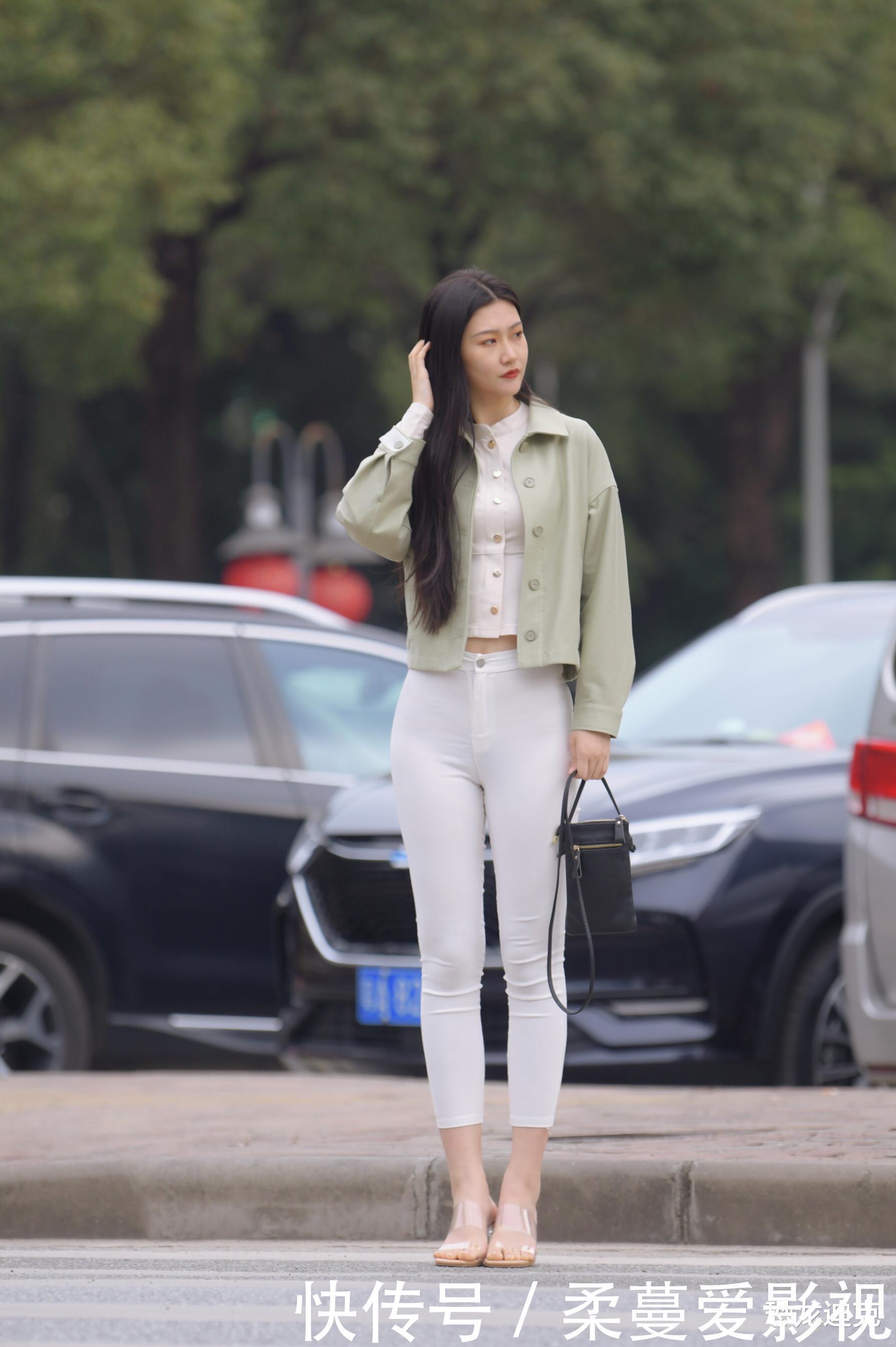 紧身 白色紧身休闲裤,性感迷人的魅力不输瑜伽裤