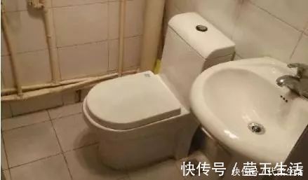 洗衣机|越来越多人洗衣机都安装在马桶上了,废水充分利用,太聪明了