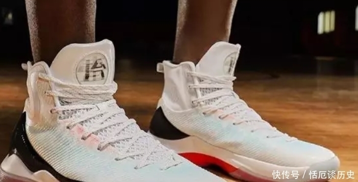 球鞋|适合“穷学生”的球鞋有哪些?上脚后彰显“个性”,吸引异性