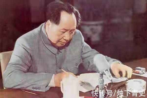 毛主席！1952年，一位教授建议修改《七律·长征》，毛主席知道后如何回应