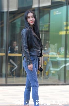 这样的微胖女孩带回家,爸爸绝对很喜欢,真想把她带回老家涨涨脸