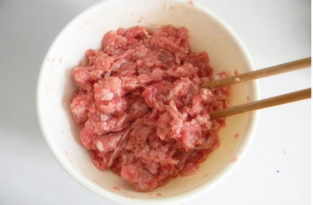 简单|1块猪肉1个鸡蛋,自制午餐肉,比火腿肠都好吃,做法还简单