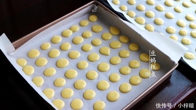 蛋黄小饼干|不用一滴油，教你做鸡蛋小饼干，只需3种食材，口口香又酥