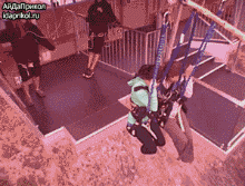 |搞笑GIF：世界上最可怕的荡秋千，给钱我都不去