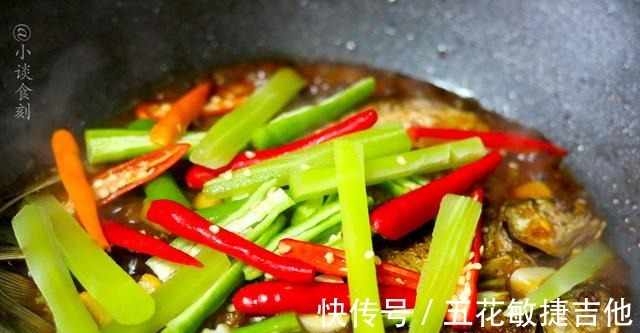 韭苔|小两口的精致晚餐，晒到朋友圈火了，网友不仅会吃，还会过日子！