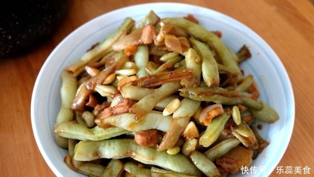 晒一晒四口人的午餐,四个菜,一个汤,花费不到60元,比外卖强