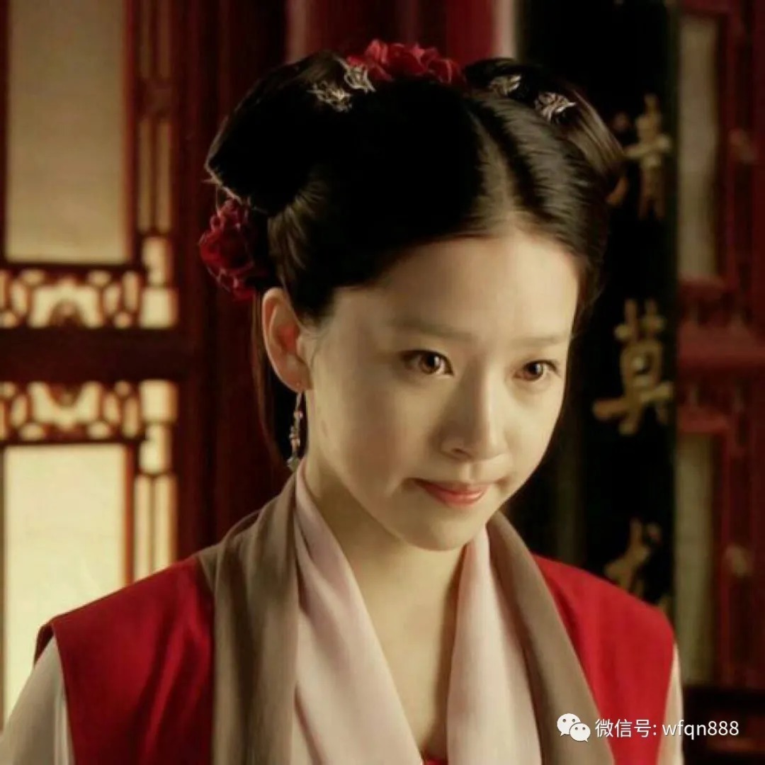 红楼梦!她相貌平平,地位不如袭人晴雯,陪贾宝玉到最后,书中着墨却不多