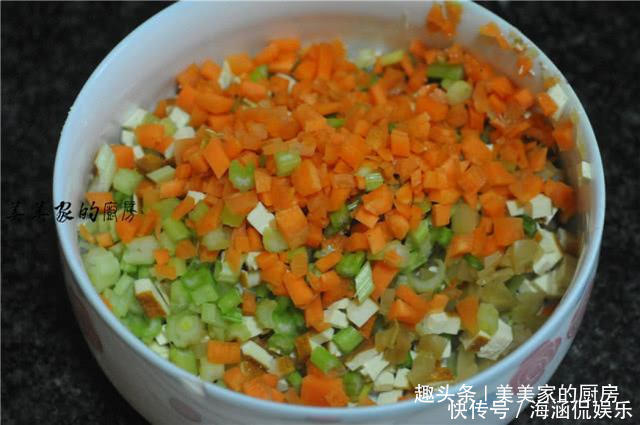 肉包子|此“地摊小吃”火了!2块钱一个,香糯开胃比肉包子还好吃!