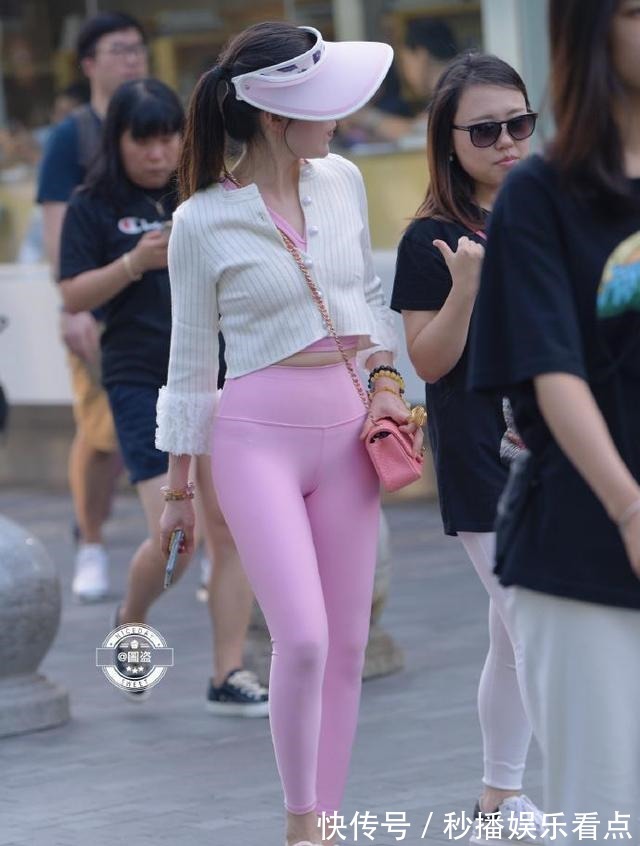 阔腿裤 “御姐范”的打底裤美女,露腿的穿搭组合很加分,魅力十足!