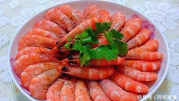 鲜虾|煮虾的时候直接放水里煮是错的，多做1步，虾肉吃起来鲜嫩还不腥