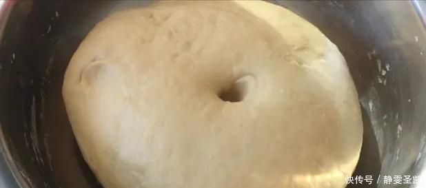 炸油条用小苏打、食用碱全错油条店老板教你正确做法,金黄酥脆