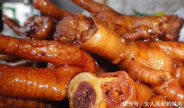  鸡爪|鸡爪最好吃的做法，入锅一煮软烂脱骨，汁多味美，比虎皮鸡爪好吃