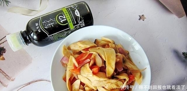 婆婆的晚餐,晒到朋友圈,几十年不变的样子,就是爱吃这样的菜