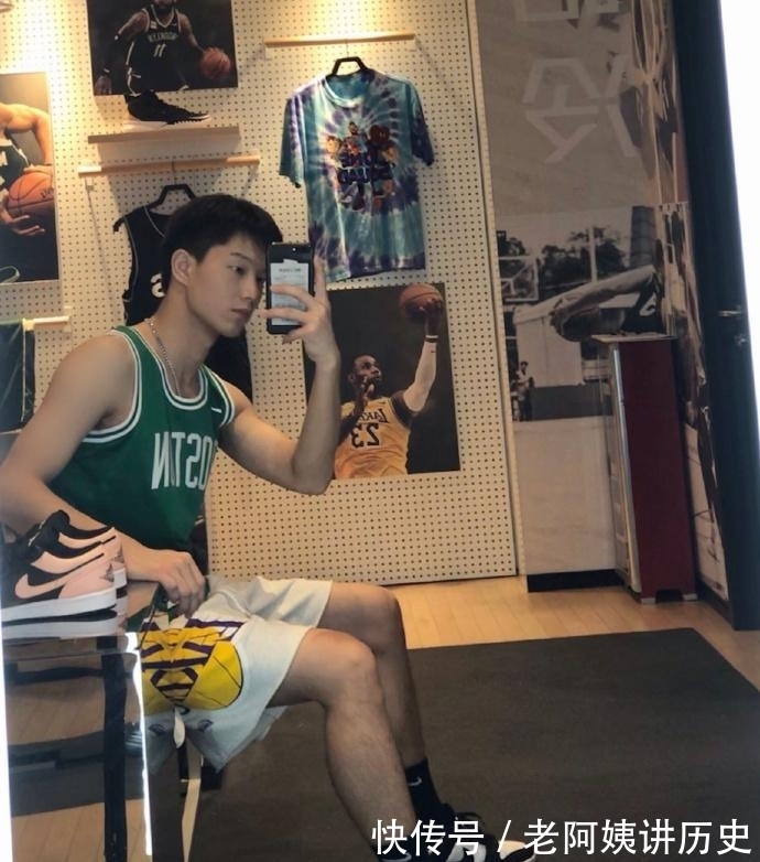 小哥哥|天蝎座大男孩,满身精肌的体育生,这样的肌肉小哥哥,痞帅可人!