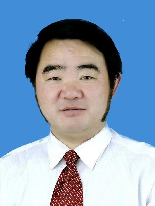 这种花有三种颜色，开放在整个冬季，美丽而宁静，坚毅又温馨