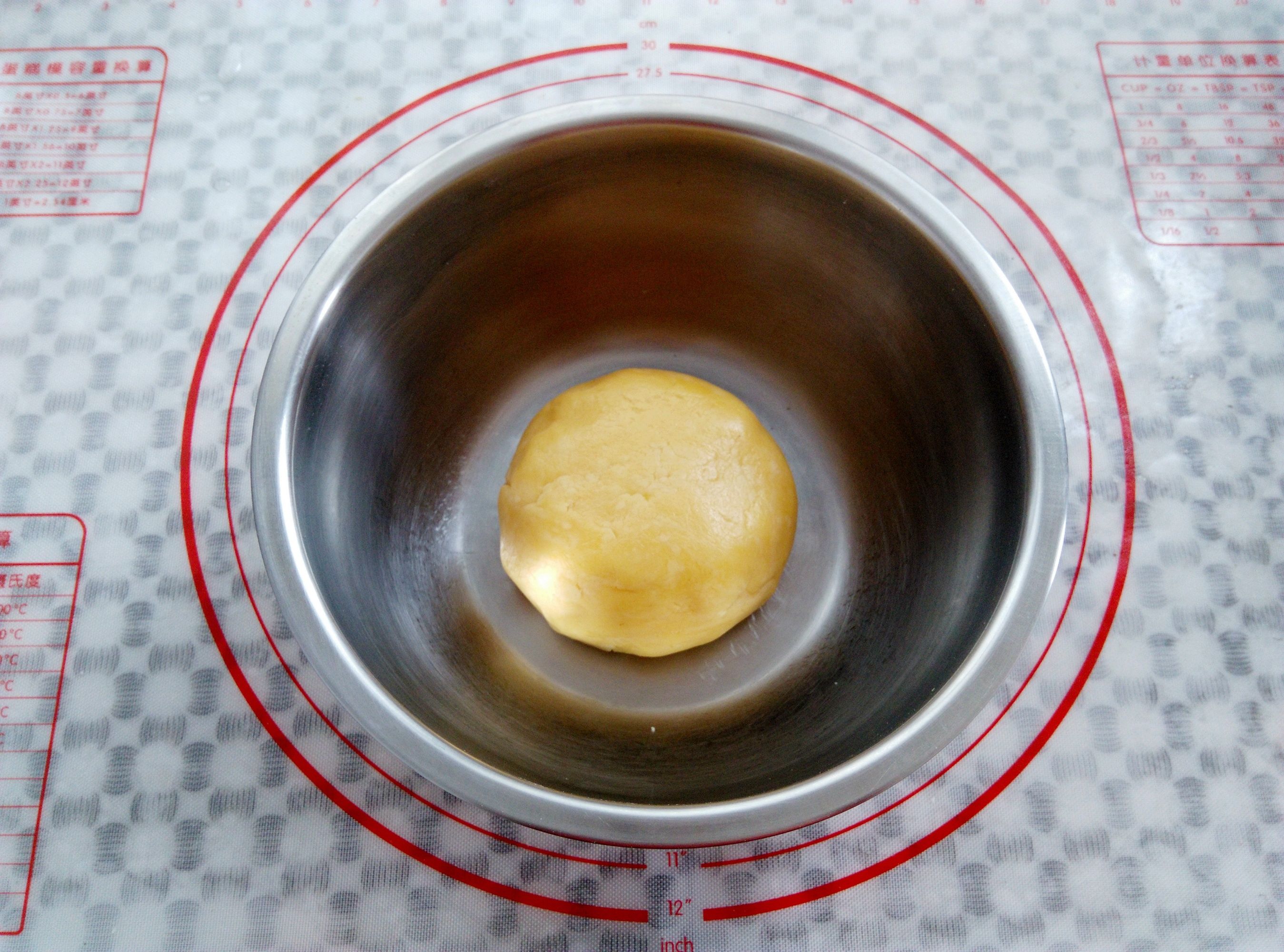 婆婆收了个32斤的大南瓜,我用它做南瓜派,香甜细腻比蛋糕还好吃