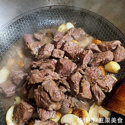 金蒜牛肉粒比补药营养，却不要钱