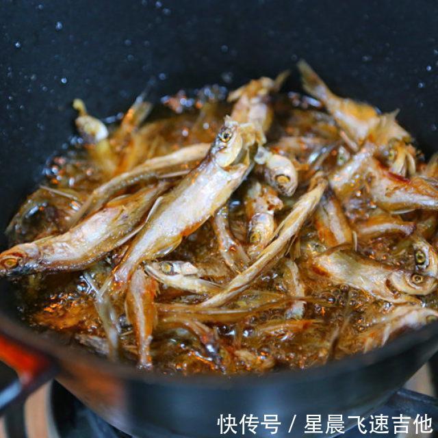 毛豆|香辣毛豆米炒小鱼干,看起来好开胃的样子