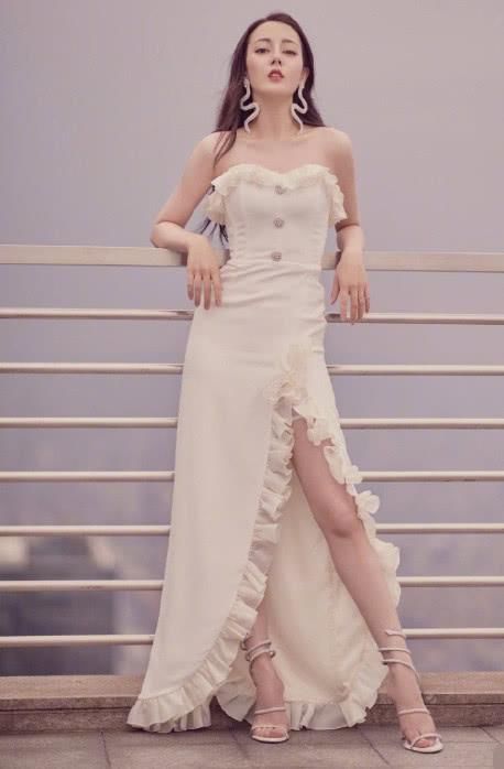 高跟鞋|热巴的脚有多小看清她穿高跟鞋时的大脚趾头,真的尽力了