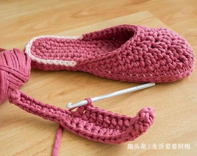 拖鞋&家里有织女，拖鞋不用买，布条钩一双好看又好穿！手工编织附教程