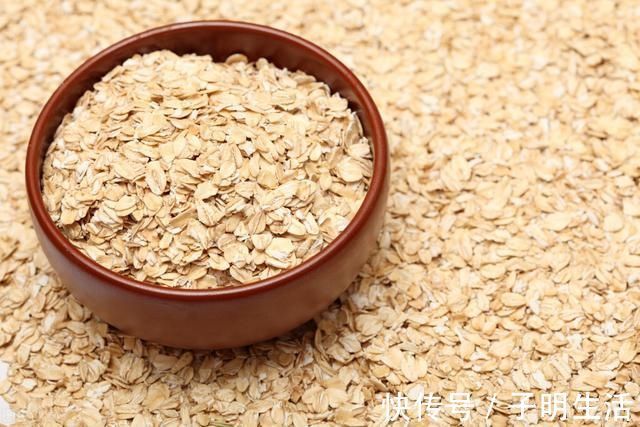 泥鳅|中老年人注意:虾壳、骨头汤不补钙,想补钙多吃这6种食物