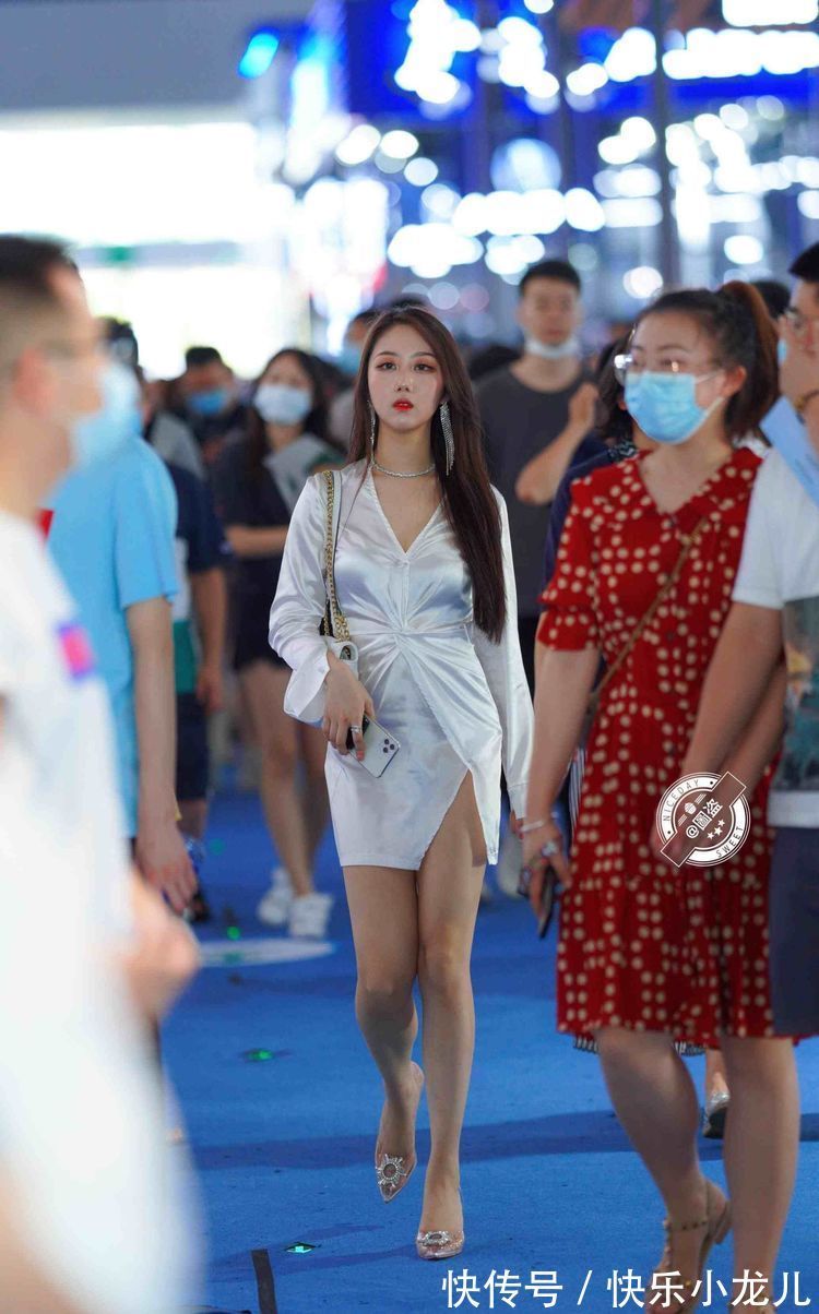 气质 穿出时尚气质的连衣裙,搭配时尚美女靓丽的穿搭风格,谁都不爱