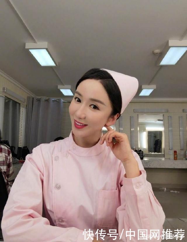 明星纷纷刷脸春晚，“最惨”的还是娄艺潇，镜头一晃而过没有台词