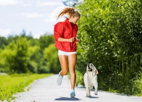 睡眠质量|早上跑步与晚上散步,哪种对我们身体更好?量力而行或是关键