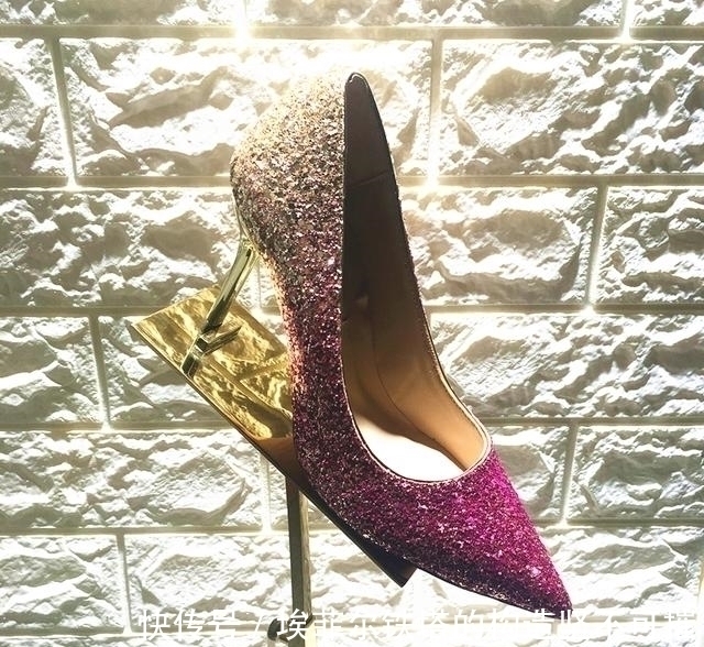 高跟鞋 性感女人偏爱高跟鞋,露出大长腿美丽动人无法挡