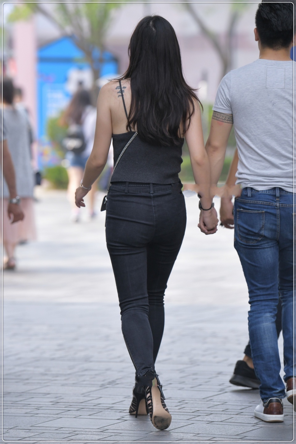 吃饭|美女街拍:确认过眼神,你是对的人,怎么会有如此优雅的少女啊,一起吃饭吧