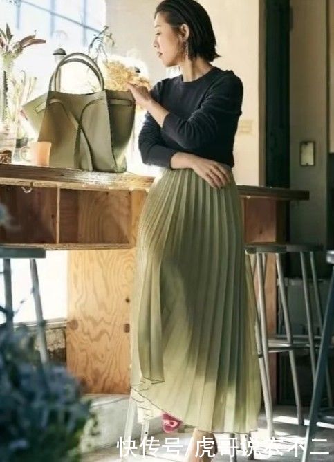 彩色系|50岁微胖女人懂穿衣更优雅，日本顶级搭配师的夏日私服，优雅气质