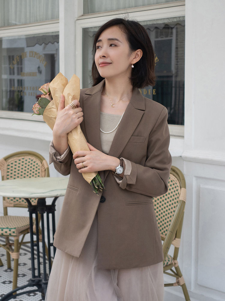 t恤|30+的女生建议多尝试优雅风，针织衫搭配高腰A字半身裙，高级减龄