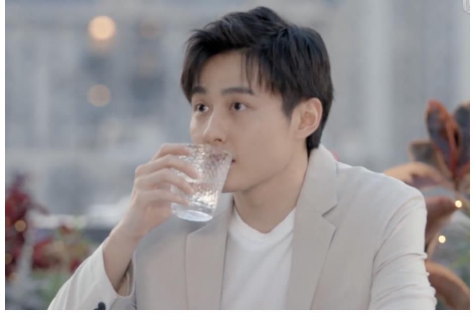 小屋|《心動的信號4》女三裙子太短疑走光，男三脫鞋后不洗手就做飯？