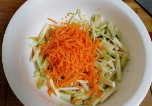 一个茄子,两个鸡蛋,不蒸,不炒,不用一滴水,十分钟搞定早餐