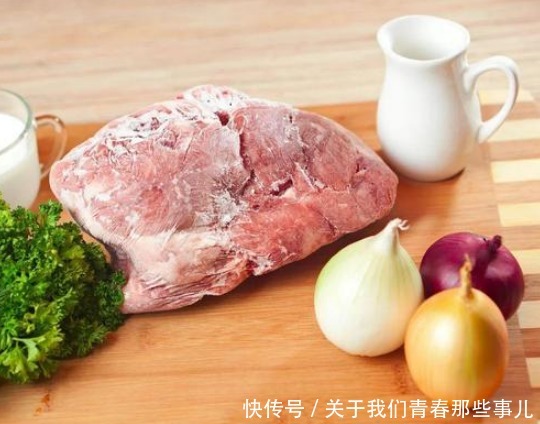 无论解冻什么肉,最忌直接用水泡,教你3招,解冻快,口感像鲜肉