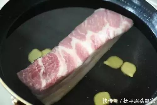 大厨|扣肉别再用油炸了,教你一种新做法,肉烂味香,连大厨都夸赞我