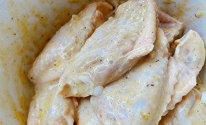 红烧鸡翅吃腻了，送您美味的韩式炸鸡做法，简单美味吃不腻