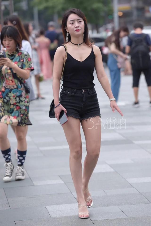 小姐姐|街拍牛仔裤的花式搭配,有活力也很显身姿