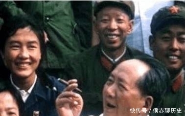 烟盒|毛主席递烟给朋友,发现烟盒里只剩一支烟,主席一个动作展现出超高情商