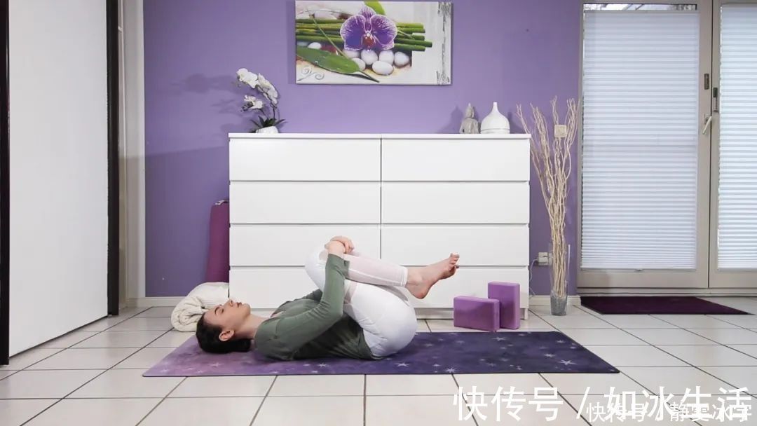 脚跟|10个适合居家练习的瑜伽体式，练完超级舒服