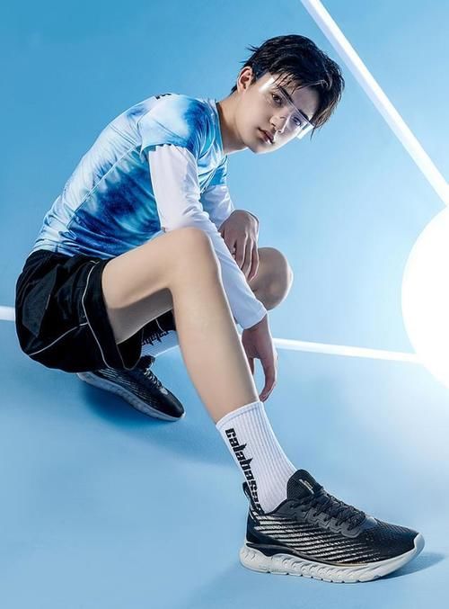 flex|国货再崛起，鸿星尔克也卖断货？最值得买的3款跑鞋，平价又好穿