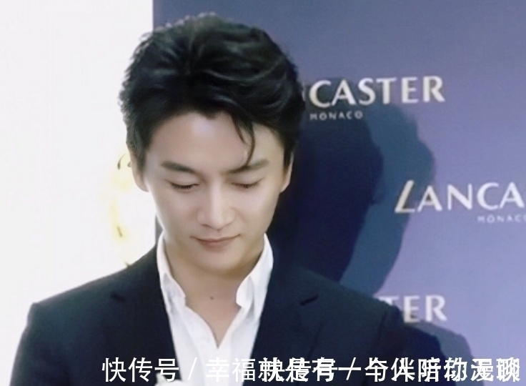 活动照|陈晓出席活动照流出,路人滤镜下瞬间变漫画脸,请美颜放过帅哥吧